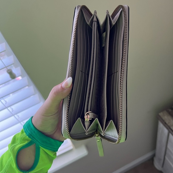 Kate Spade Wallet - Picture 4 of 5